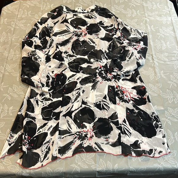 Ladies Verpass Button Up Shirt. - Picture 3 of 4